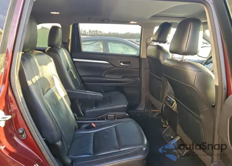 2016 Toyota Highlander Xle z USA, uszkodzony, nr VIN 5TDJKRFH5GS316775